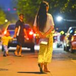 奇葩父亲不让女儿上大学 称上学费钱不如捡垃圾