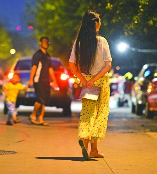 奇葩父亲不让女儿上大学 称上学费钱不如捡垃圾