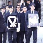南韓大咖演員齊聚！李政宰、鄭雨盛捧遺照　薛景求、朱智勳抬棺送安聖基最後一程