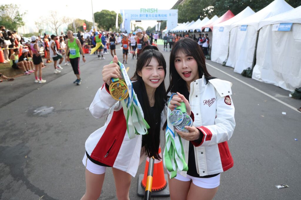 樂天女孩筠熹、Kira現身渣打馬拉松幫加油　看跑者笑容好感動