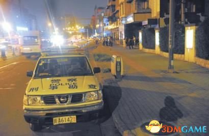 成都砍人事件引关注：路人大叔持拖把一路狂追凶手